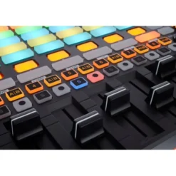 AKAI Professional APC 40 Mk2 Thon Case Bundle