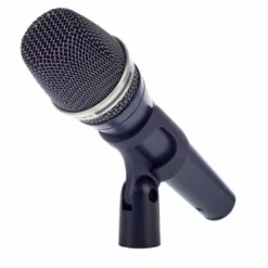 AKG D-7