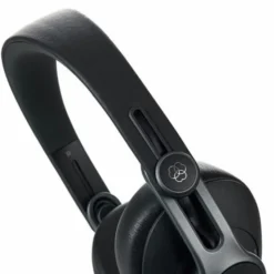 AKG K-371