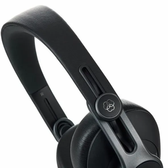 AKG K-371