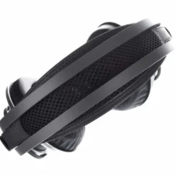 AKG K-812