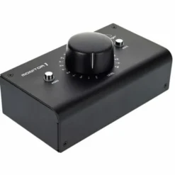 Behringer Monitor1