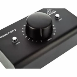 Behringer Monitor1