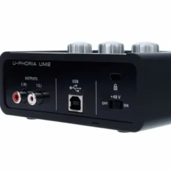 Behringer U-Phoria UM2