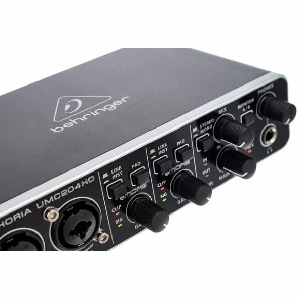 Behringer U-Phoria UMC204HD