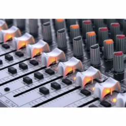 Behringer Xenyx QX1832USB
