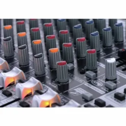 Behringer Xenyx QX1832USB