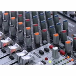 Behringer Xenyx QX1204USB