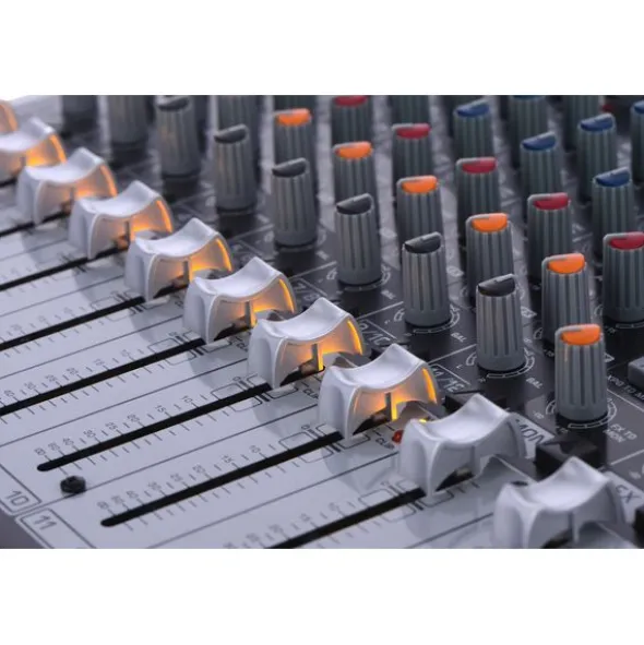 Behringer Xenyx QX1222USB Case Bundle