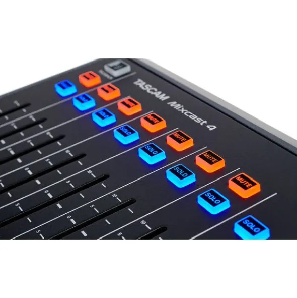 Tascam Mixcast 4 Bag Bundle