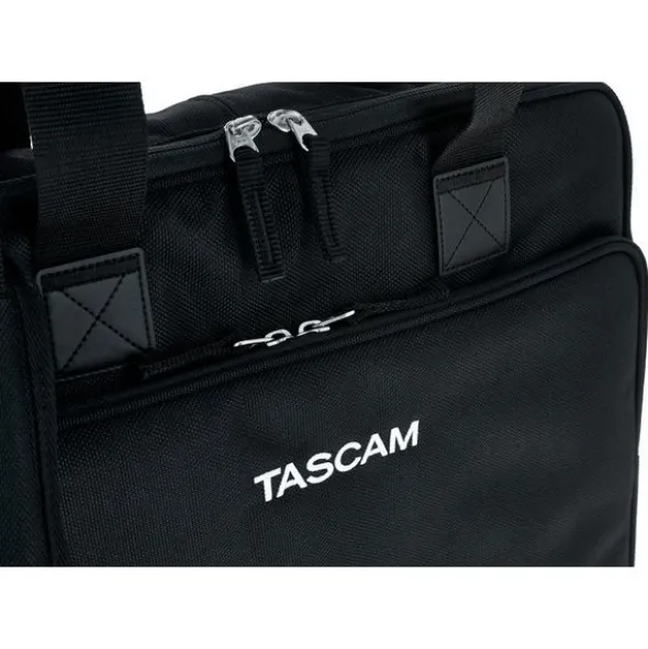 Tascam Mixcast 4 Bag Bundle