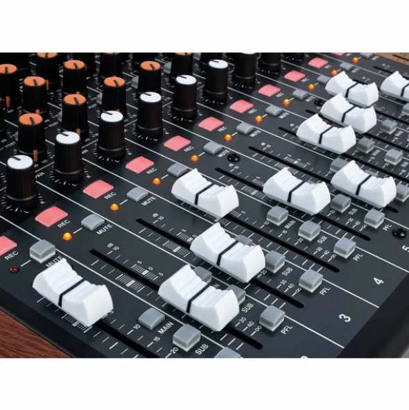 Tascam Model 16