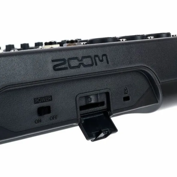 Zoom LiveTrak L-8